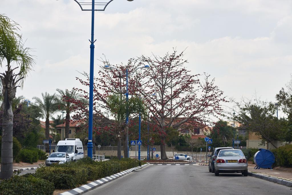 Like Home Gedera Εξωτερικό φωτογραφία